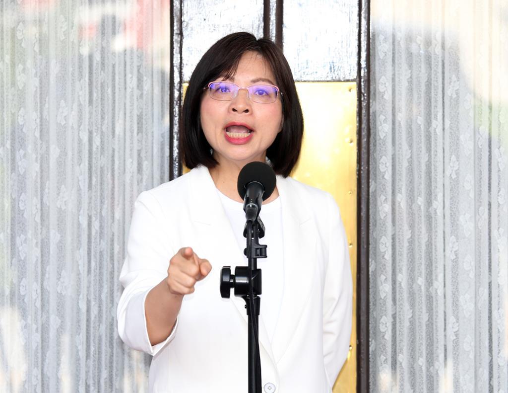 大罢免大失败后重挫民进党声势，在823再吃败绩之后党内不满情绪不断涌出；民进党绿
