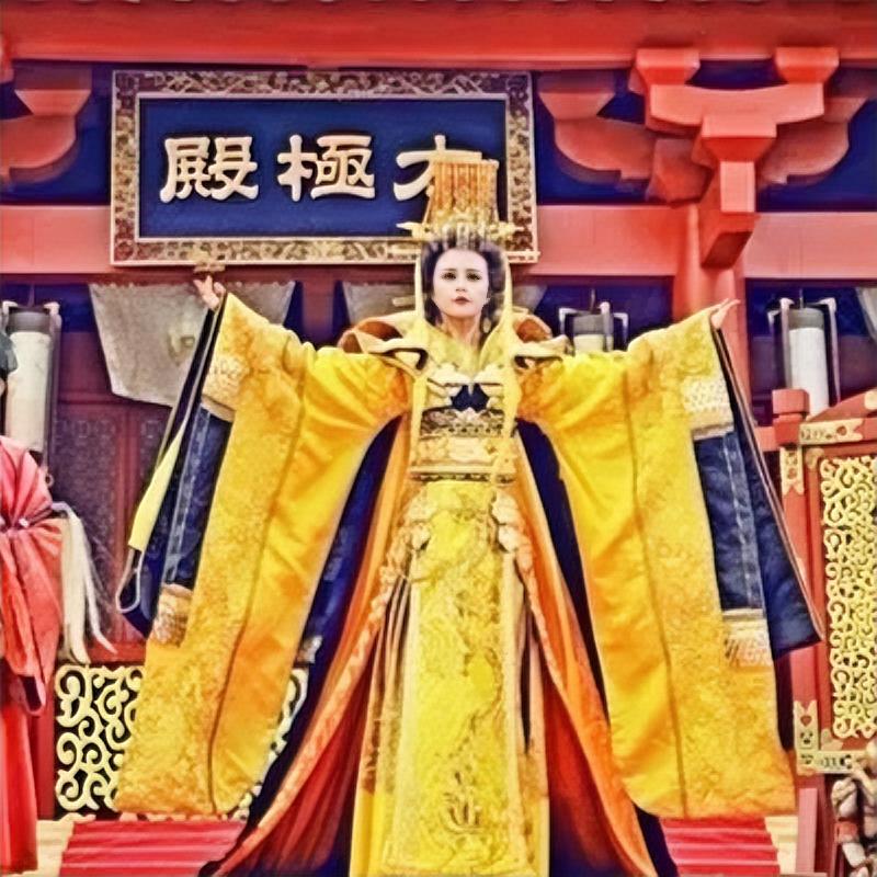 其实武则天晚年一直活在恐惧中，一直窝在她精心构建的老巢洛阳，再也没有回到长安，甚