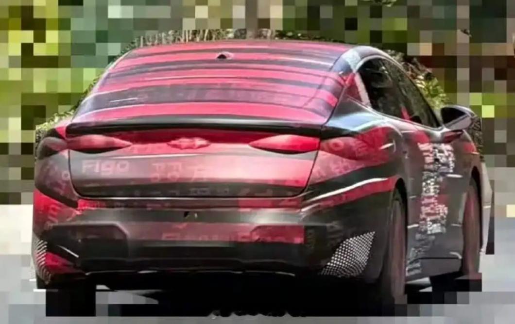 方程豹轿车镁7谍照镁7方程豹的SUV叫钛X，轿车叫镁X，那之后的跑车，是不是会