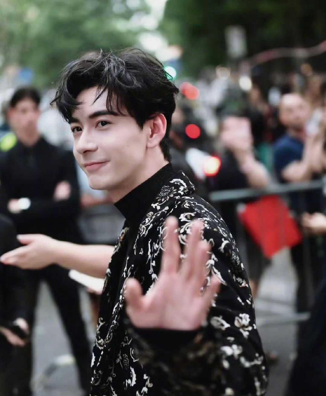 陈星旭要不咱俩都别上班了是谁的打工状态被陈星旭演活了？弹幕哀嚎“不想上班”，