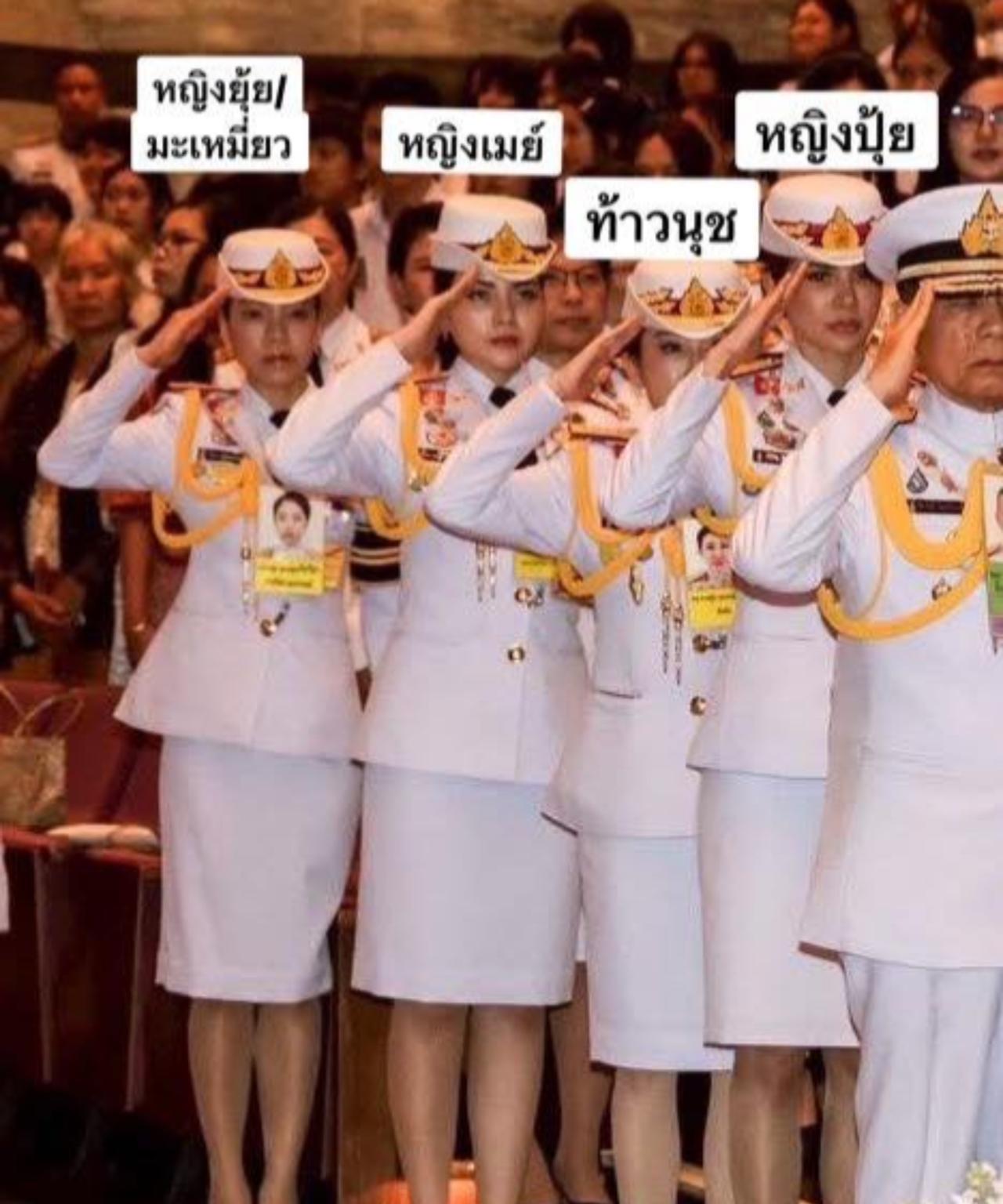 泰王军事化管理后宫，都穿军装有军衔泰王后宫团规模可观，其中三位妾室脱颖而出，频