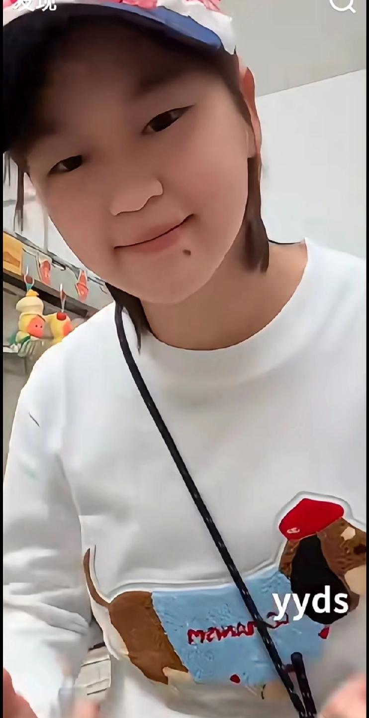 全红婵这是什么可爱造型！谁懂啊！刷到婵宝这张图直接被可爱晕了✨戴个小帽子