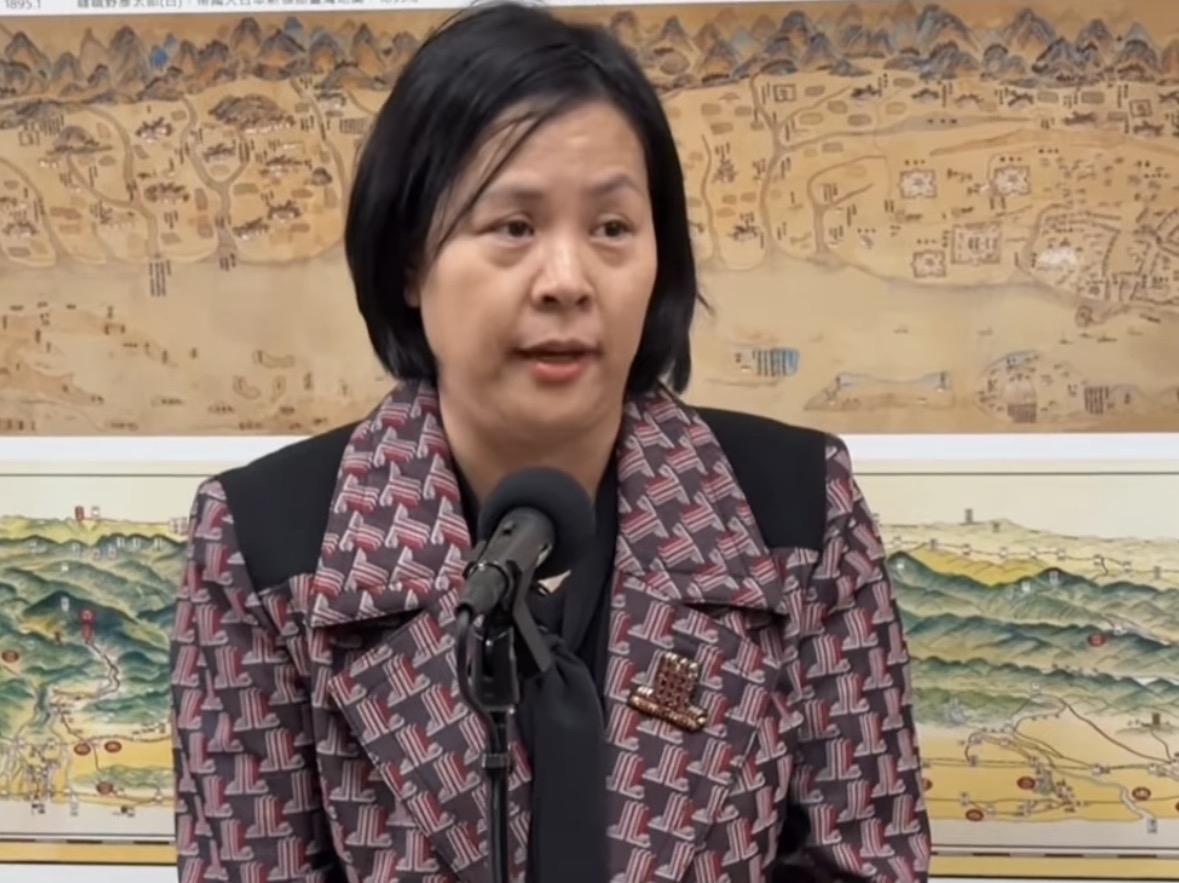 民众党立委李贞秀（陆配）今（8日）受访时表示，16万陆配选择当台湾人，竟成民进党