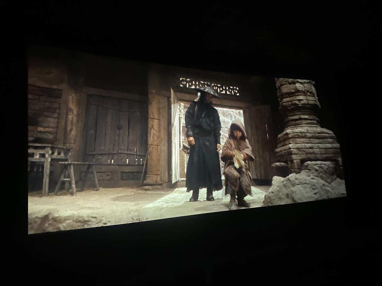 我觉得有意思的是，吴京在里面的角色，说话的口气跟他在各种公开采访时简直一模一样，