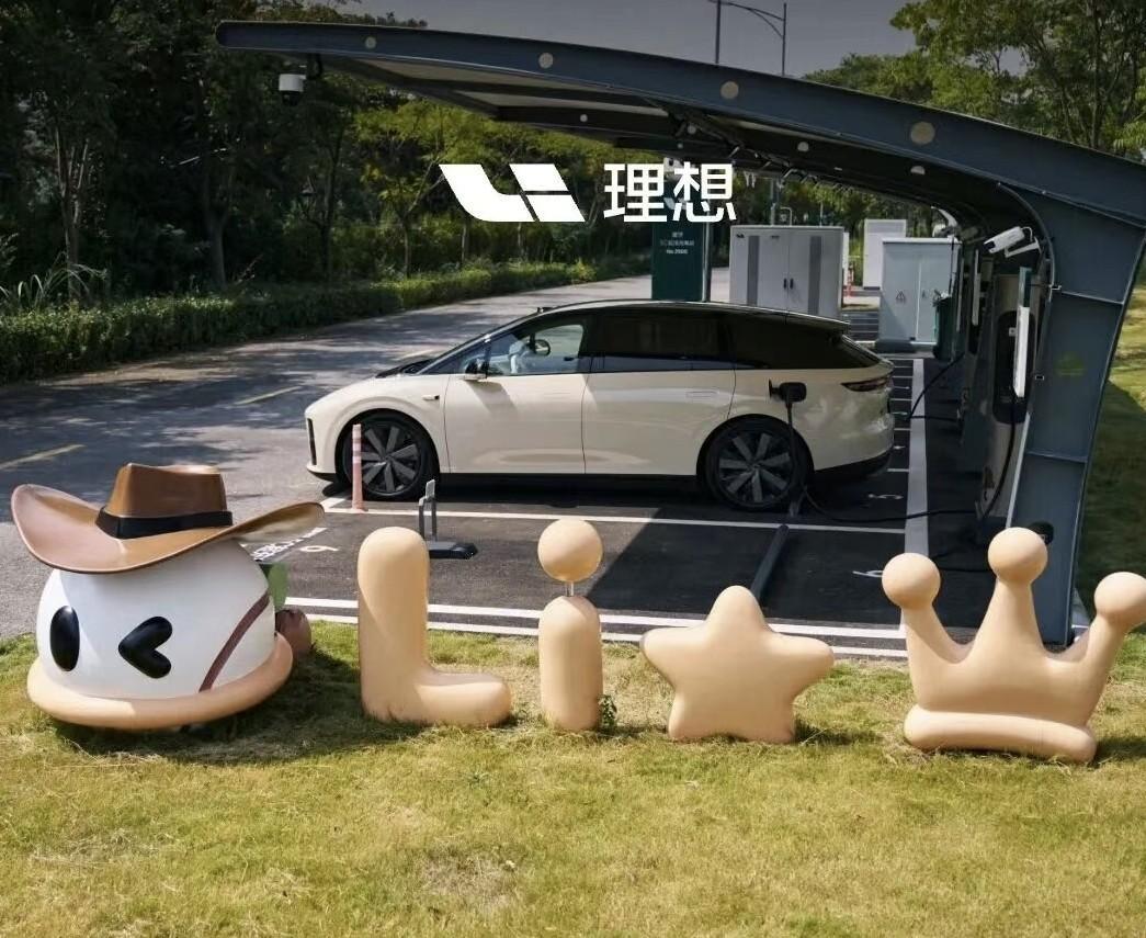 理想做梦也没有想到，自己在国庆长假火了！5C超充赢麻了。还得瑟什么双枪充电？国庆