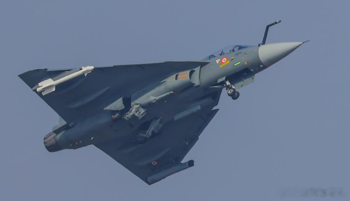 光辉Mk1晚10年完成，印度空军中队告急，战斗机危机到顶峰2026年9月19日，