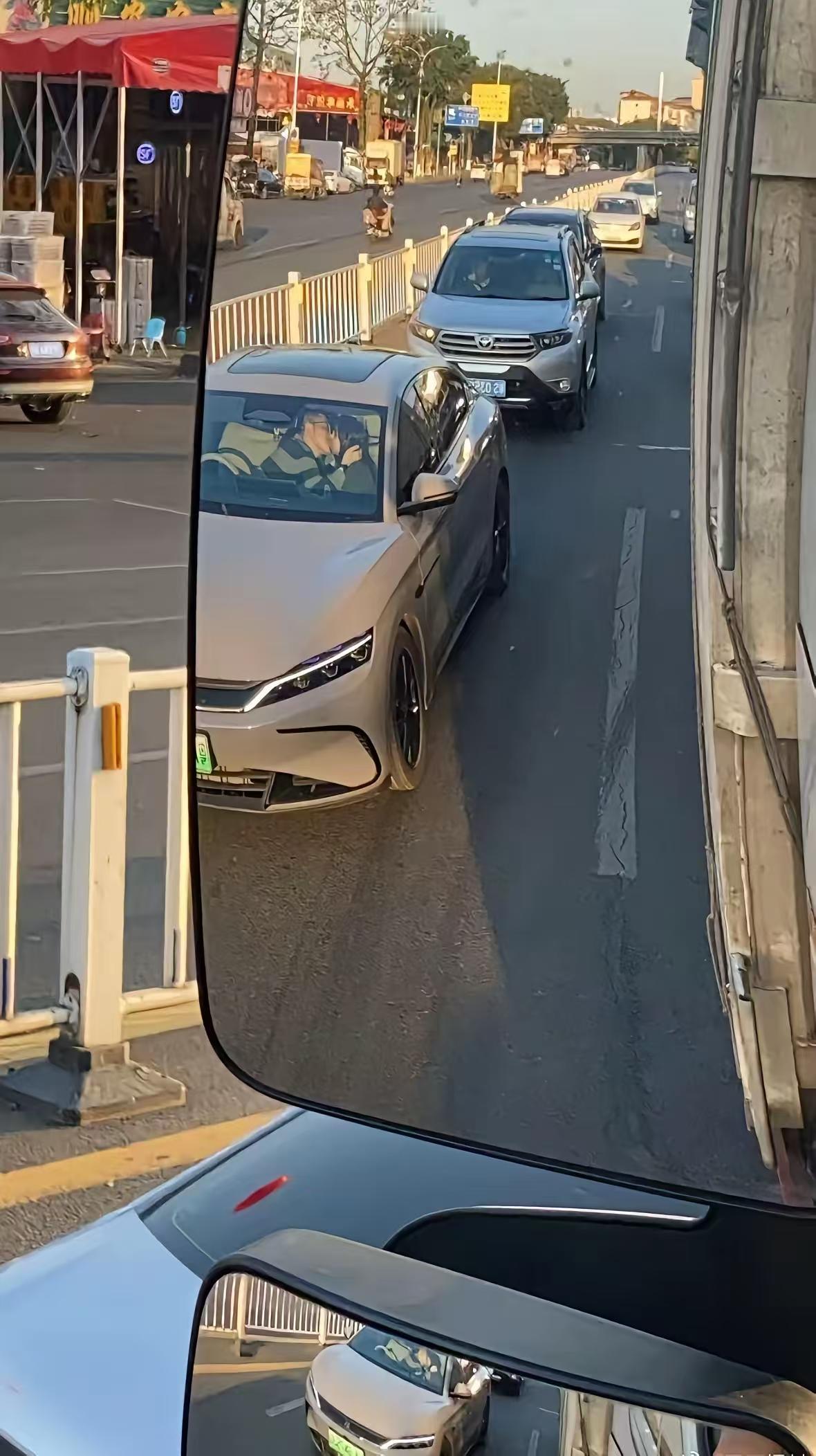 根据我的经验来判断，这俩绝对不是两口子