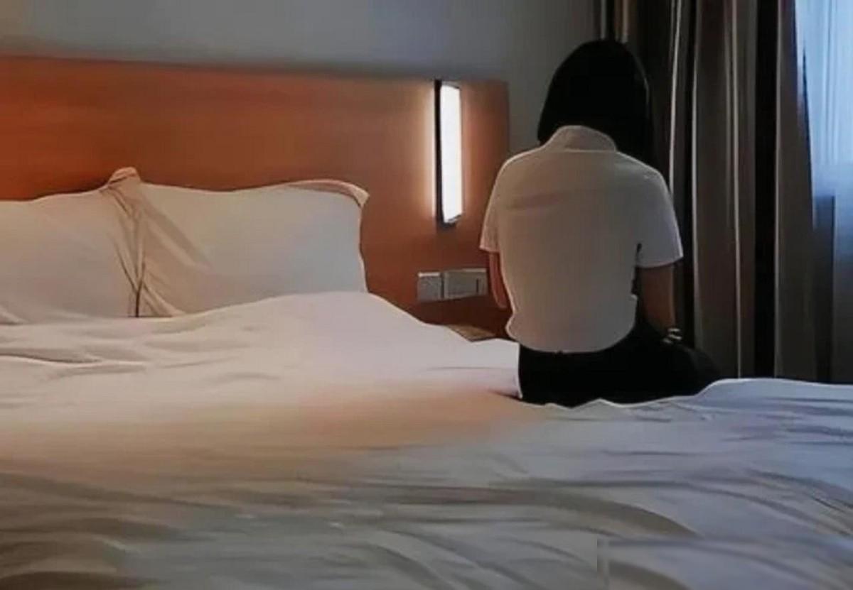 河北，男子酒后在KTV消费时，见一女服务员长的漂亮，给了对方5000元，后面的事