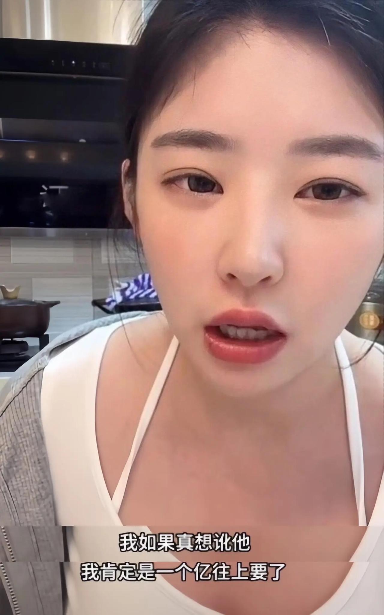 黄一鸣说，闪闪是自带口粮的孩子，闪闪确实是自带流量，不但小小年纪自己挣奶粉钱，还