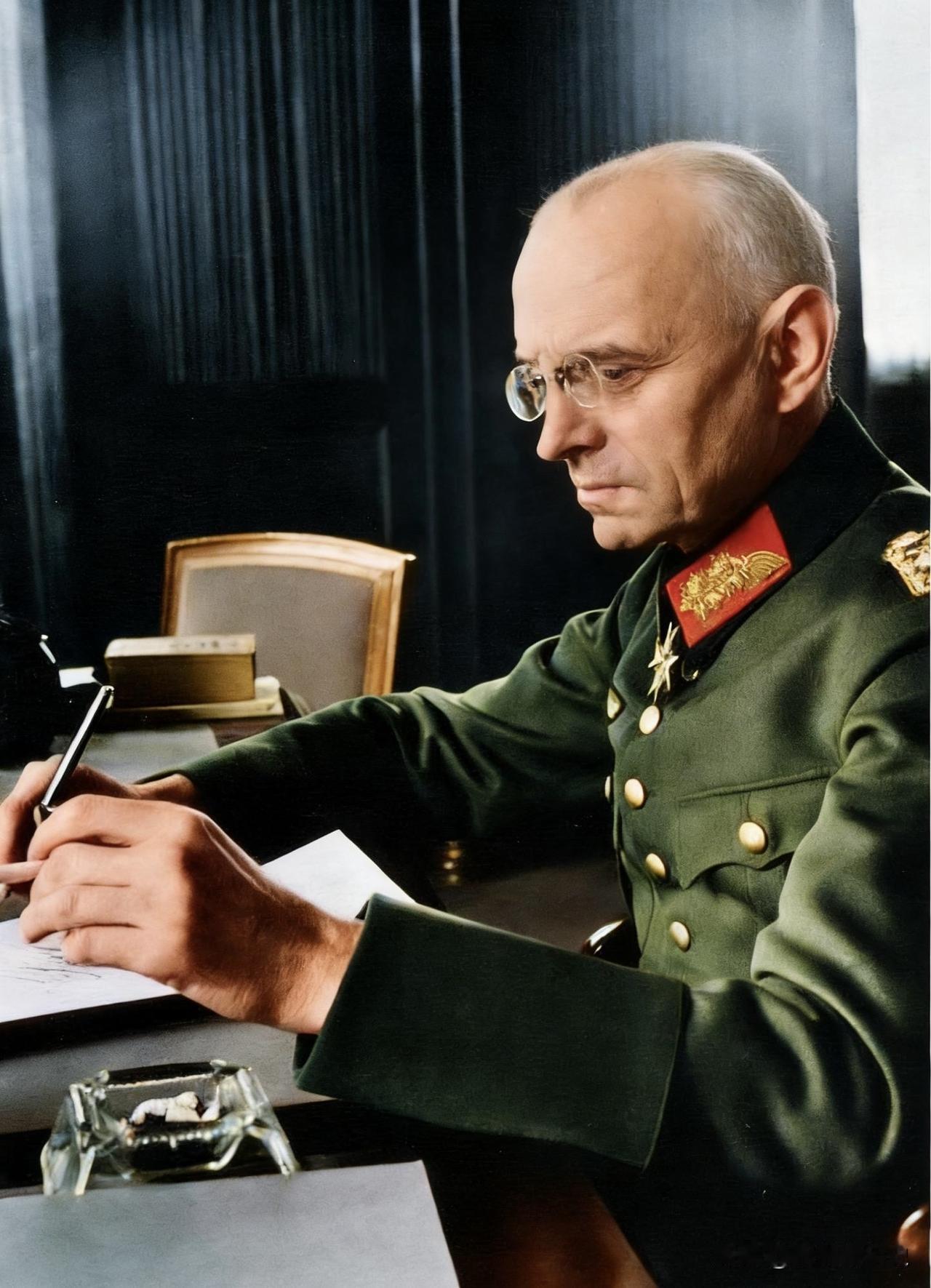 亚历山大·冯·法尔肯豪森（1878-1966）1930年至1934年曾担任蒋介石