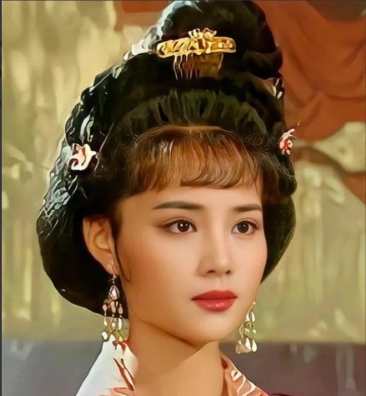 710年，李隆基冲进宫中，他第一时间就除掉了韦后和安乐公主。但是当他看到在一旁瑟