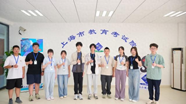 多次校验核对后才正式投档, 考生代表零距离接触上海高招录取“CPU”