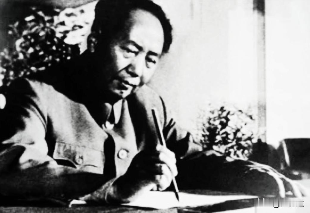 我们回顾历史，就会惊讶地发现，凡是毛主席领导建立根据地的地方，例如江西、福建和陕