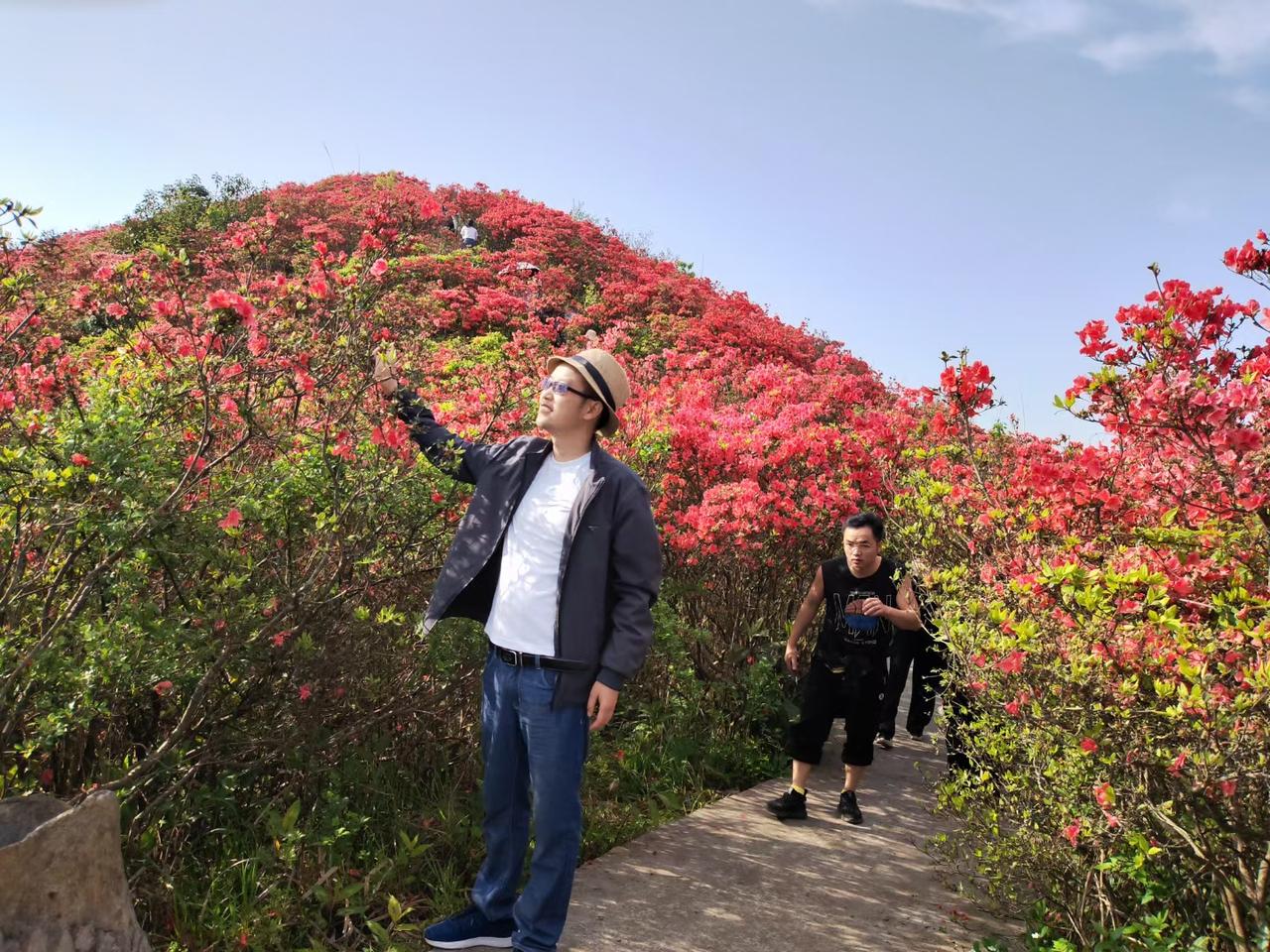 我现在做交易，跟年轻时候完全两个样子。以前盯盘，眼睛都不眨，连厕所都憋着不去，生