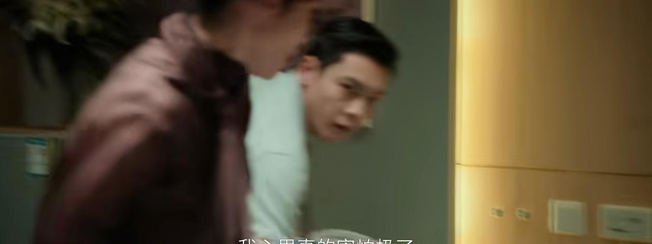 《许我耀眼》第30集预告：沈家乱作一团，沈父因为公司股票突发心脏病住院，沈皓辰因