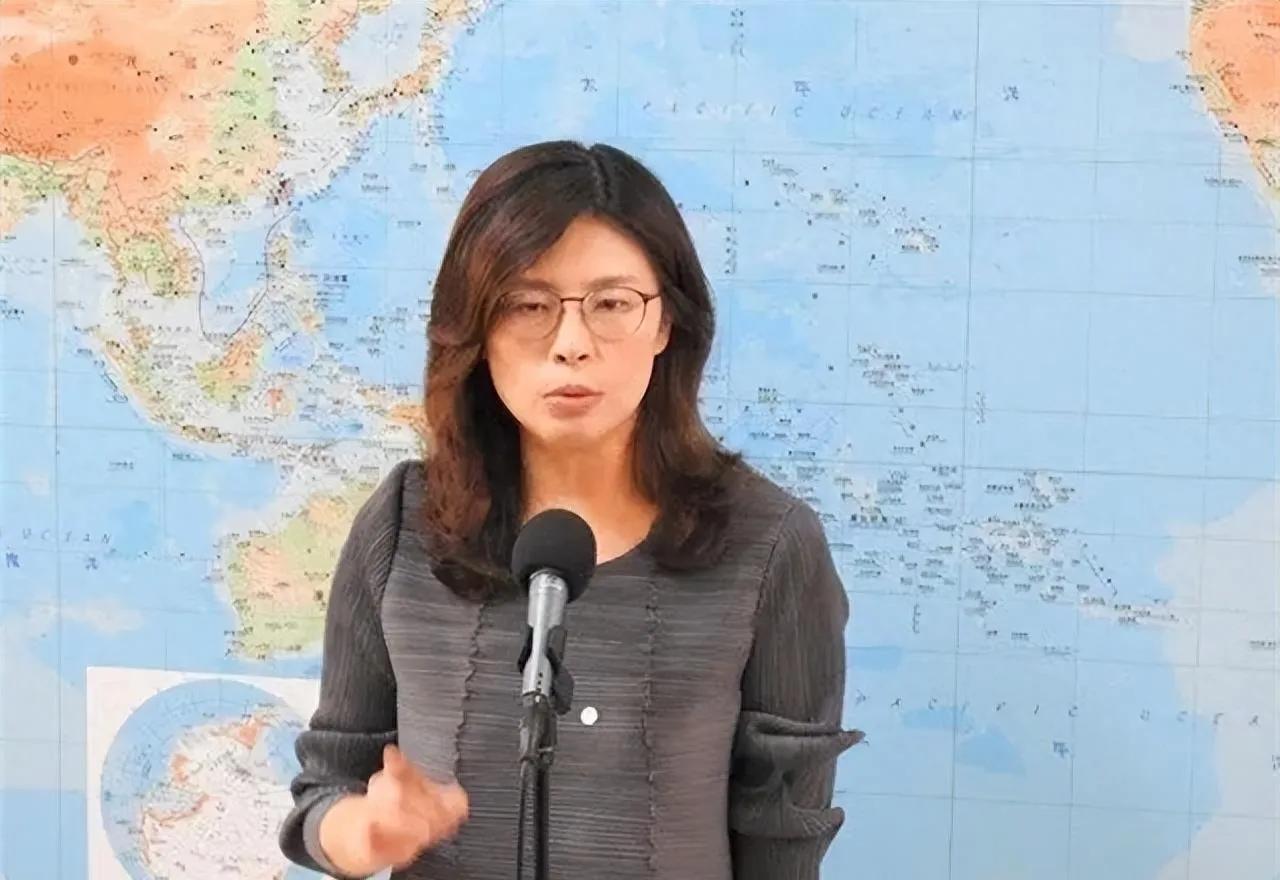 郑丽文给统一加了一道“双向满意”的保险：大陆点头不算，还得台湾全民鼓掌。她没说的