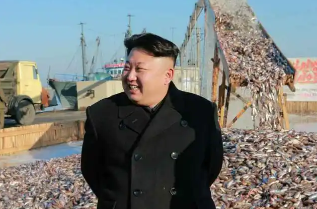 卡塔尔事件告诉世界一个道理，你再有钱没有武器也是任人宰割的羔羊，朝鲜告诉大家另一