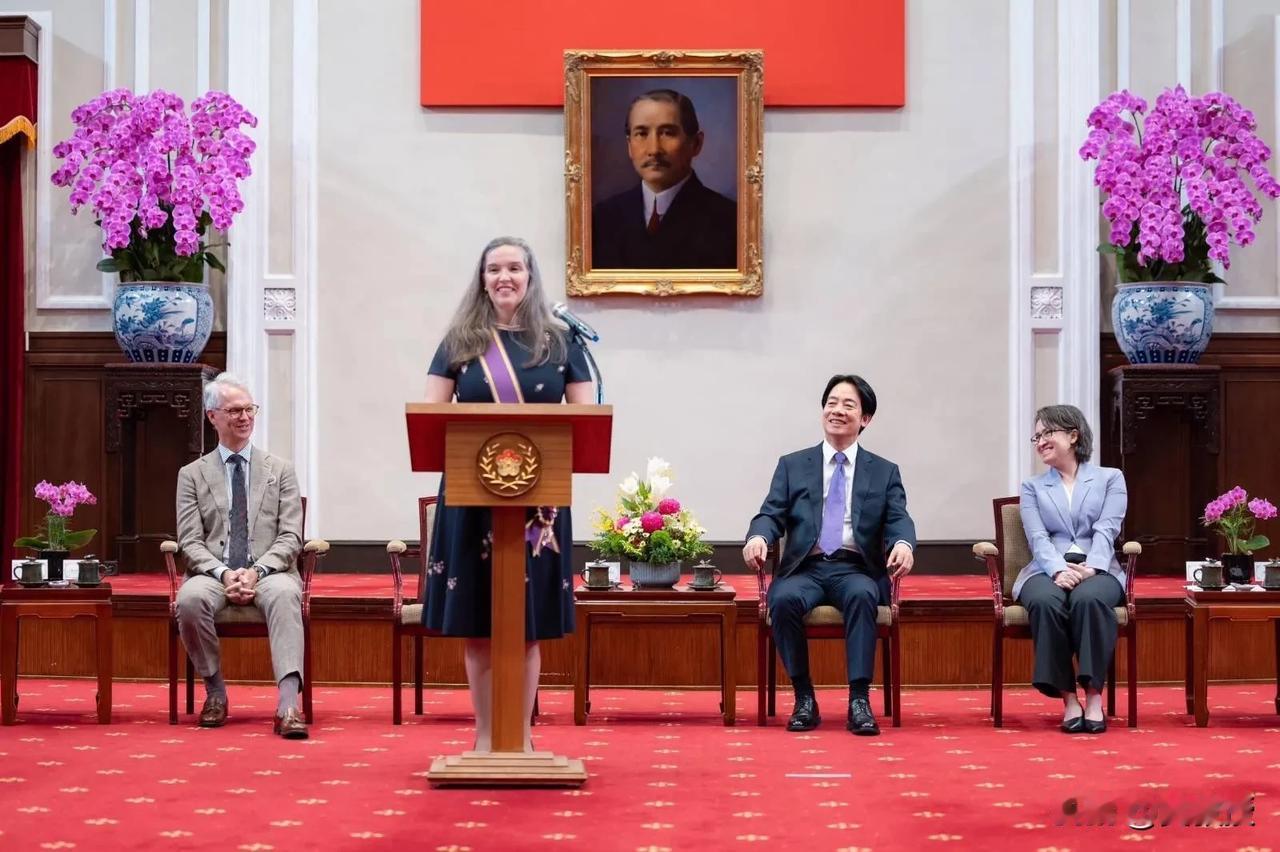 赖清德这个台独分子为<em>美国</em> <em>在台协会</em>主任孙晓雅举行告别活动赖清德说：“孙