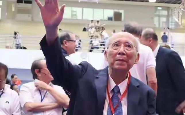 朱立伦缺席“全代会”，格局与吴伯雄高下立判！王金平发声有深意就在7月25日，蓝
