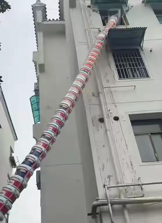 “人怎么能这么聪明！”安徽，一男子每天都得搬运建筑垃圾，累的直不起腰，后来在妻子