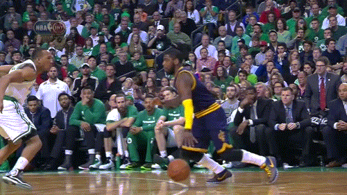 当年欧文在季后赛的一次变态过人。欧文