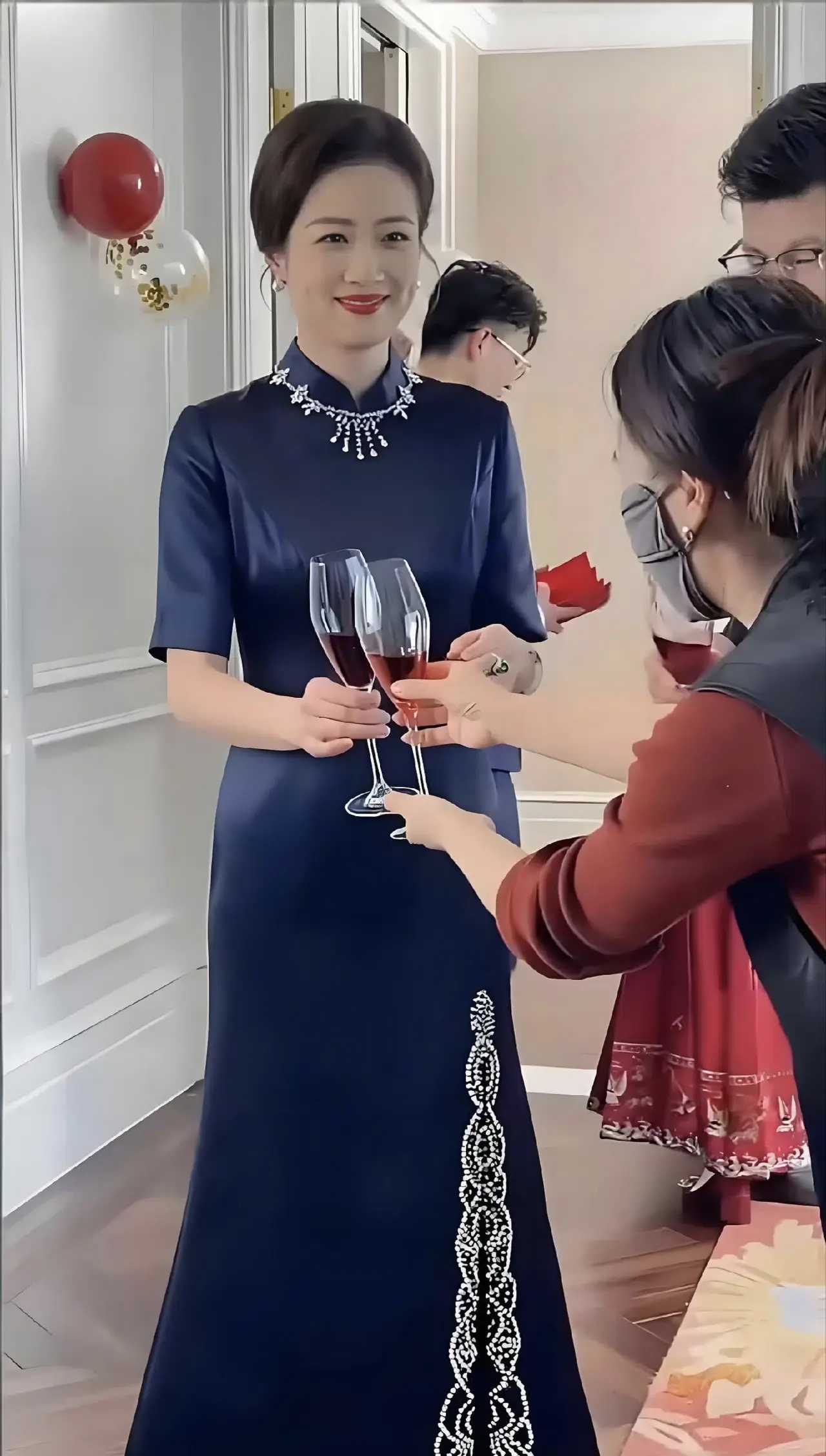婚礼现场，婆婆天人之姿，一出场惊艳全场！