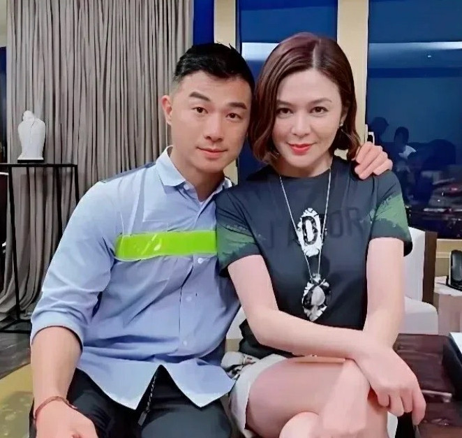 应该手持高尔夫，绝对震惊一生。