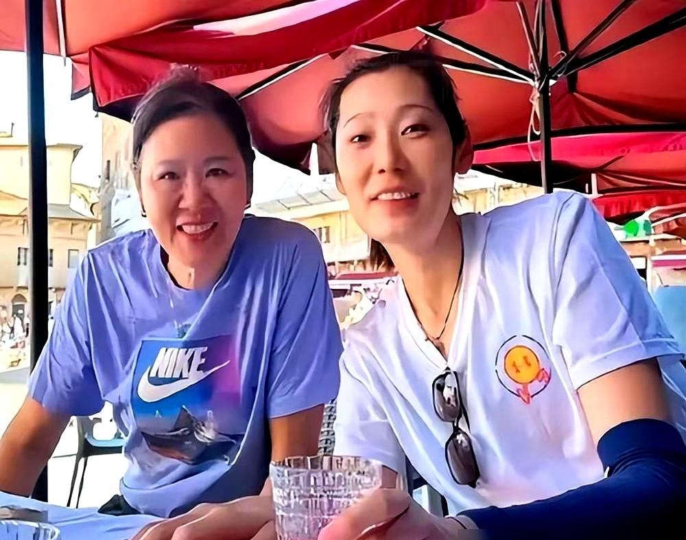 老外把145万欧元的顶薪支票拍在桌上求朱婷签字。人家俱乐部老板那算盘打得噼里啪