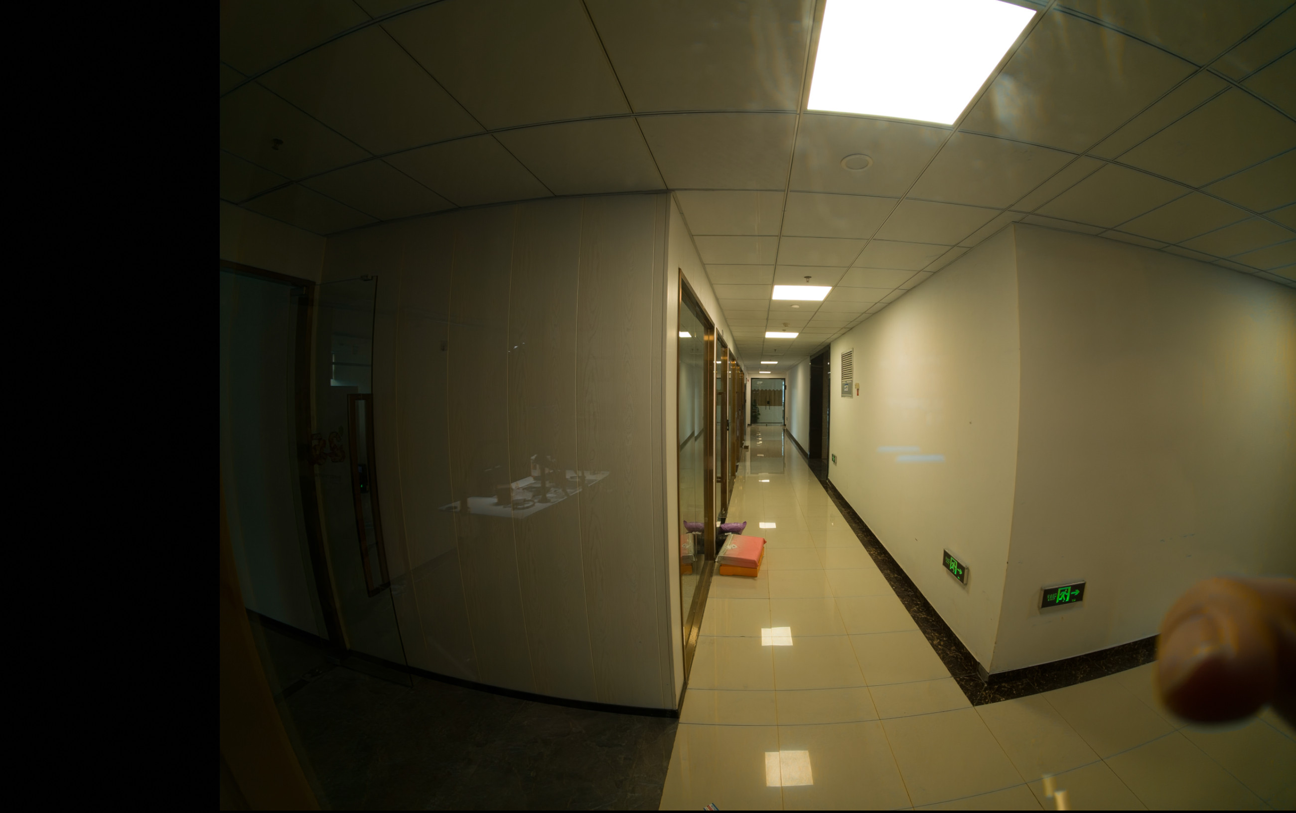 我们这边拍摄不晓得怎么搞的，直出照片拍出了后室的效果，你说哪家能做到吧