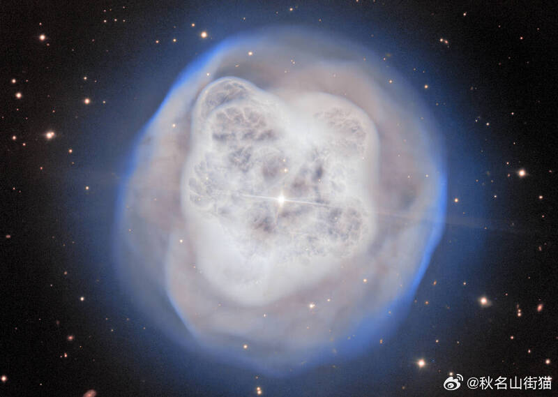 惊艳！临终恒星散发幽微光辉“水晶球星云”新照梦幻亮相海外新鲜事一颗接近生命终