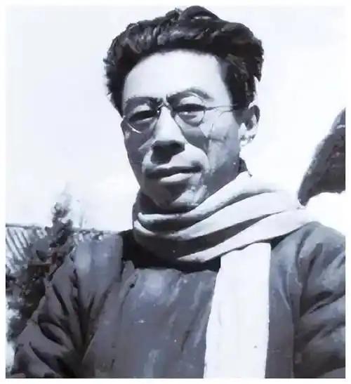 1922年，闻一多在父母强行施压下，迎娶了从未谋面的远房表妹高孝贞。洞房之夜，闻