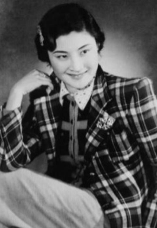 1966年，“京剧皇后”言慧珠自缢前，她拉着11岁的儿子跪在丈夫俞振飞面