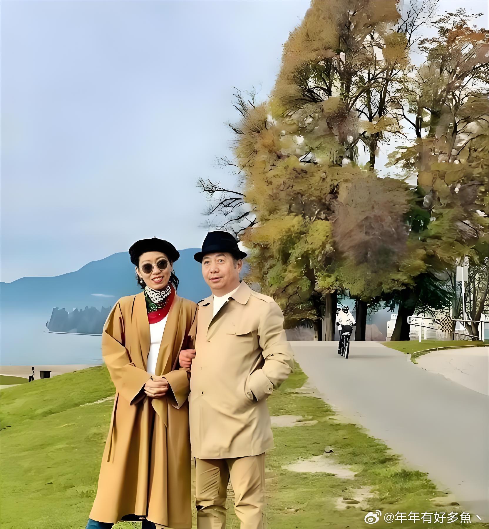 这两人在加拿大潇洒快活，只留她妈在国内蹲大牢。