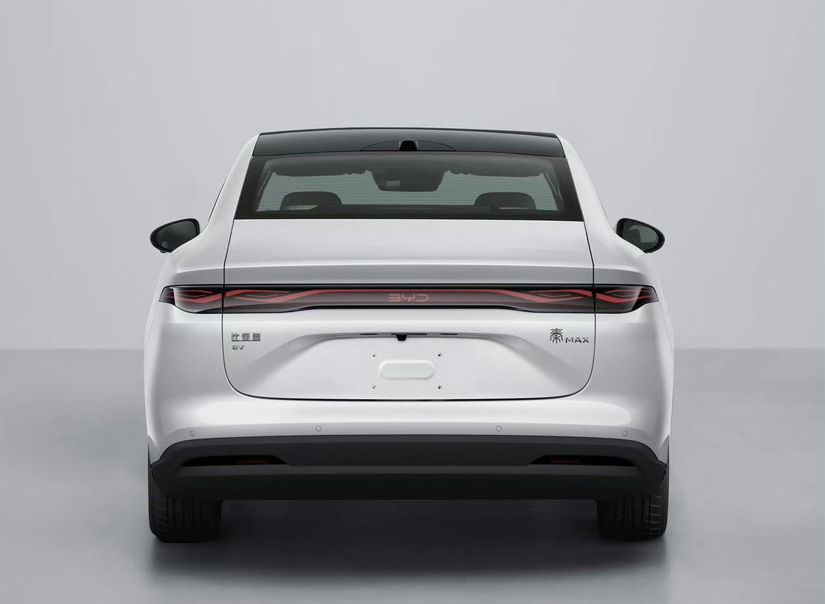 比亚迪秦家族再添新丁！工信部新车公告中出现了比亚迪秦MAX的身影。尺寸表现：