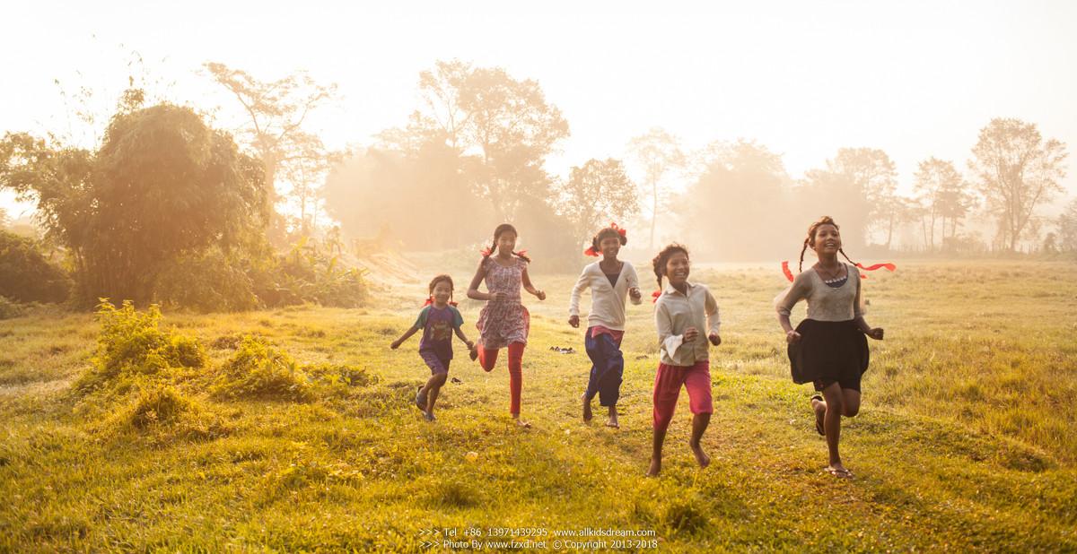 看孩子兴趣呀！值得培养的爱好必须是孩子感兴趣的爱好。俗话说得好，兴趣是最
