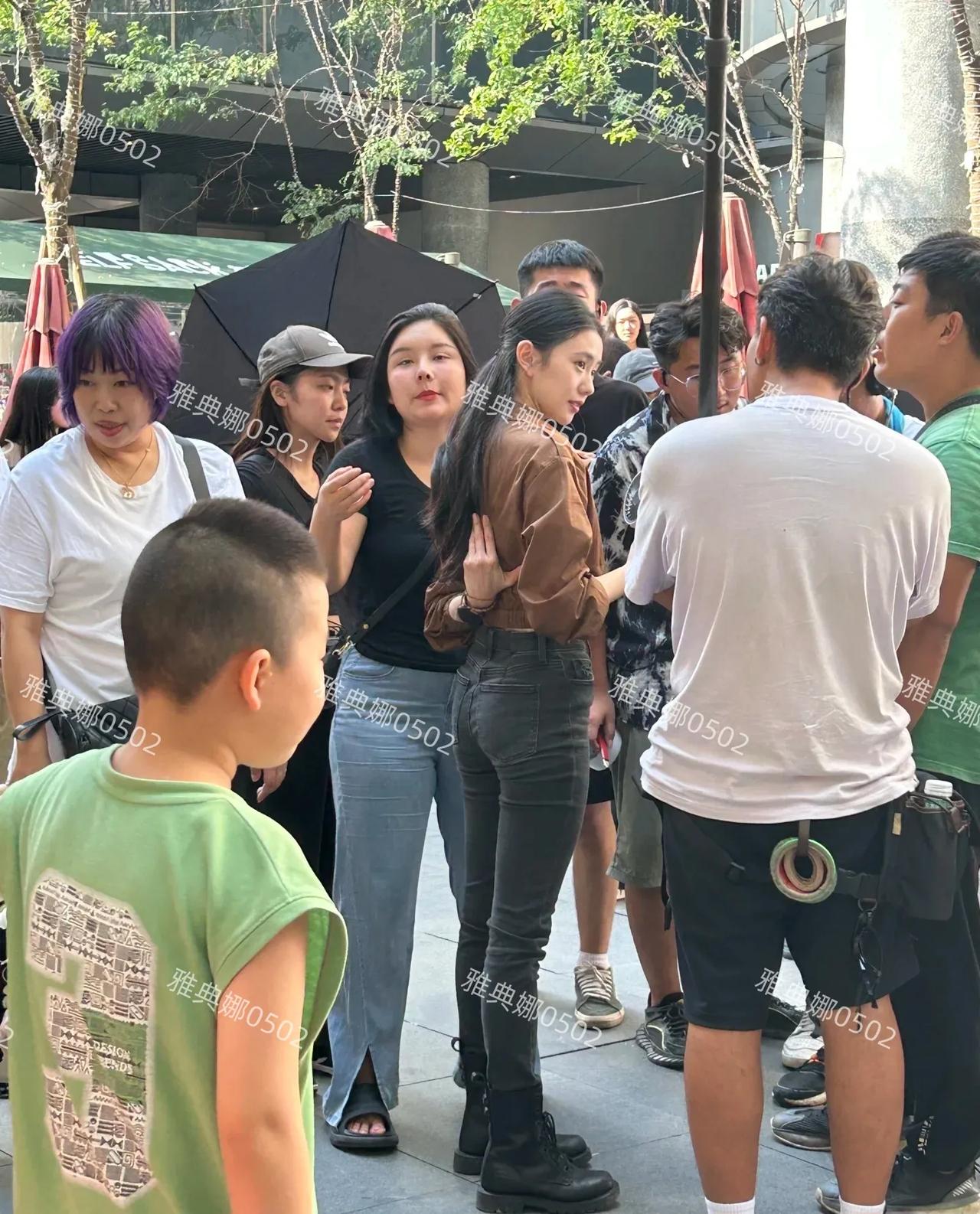 终于知道为啥跳舞出身的刘浩存能被张艺谋选中演电影了，她虽然个子不高身高不超过1米