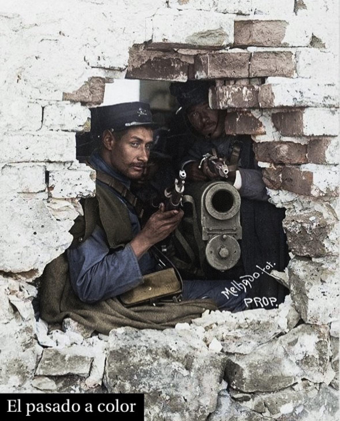 四张来自墨西哥“悲惨十年”（1913年2月9日至19日）的上色历史照片。这场政变