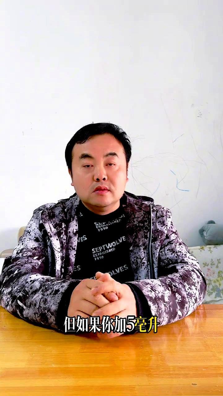 钓鱼圈有个不能说的绝户计，撒一把药粉，能让一塘鱼像疯了一样自杀式咬钩，黑坑老板看