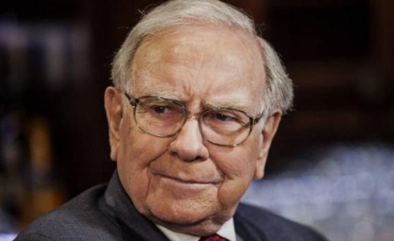 95岁巴菲特退休爆预言:“美日会更强大”!全球都在猜“咋不提中国”,没成想他关于