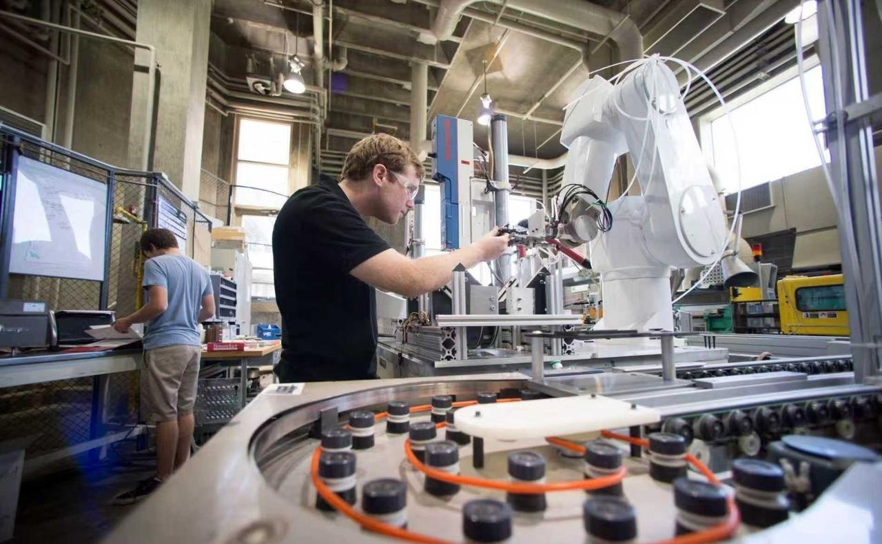 中国这招阳谋确实高明，变相帮着西方发达国家去工业化。没错，就是“帮”，中国凭借强