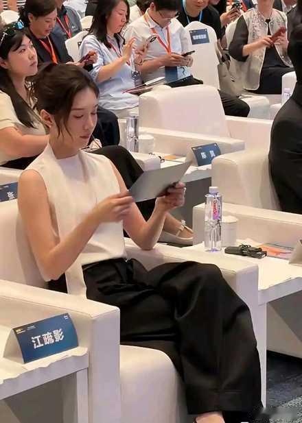 胡歌有没有后悔，她那么美身材那么好！