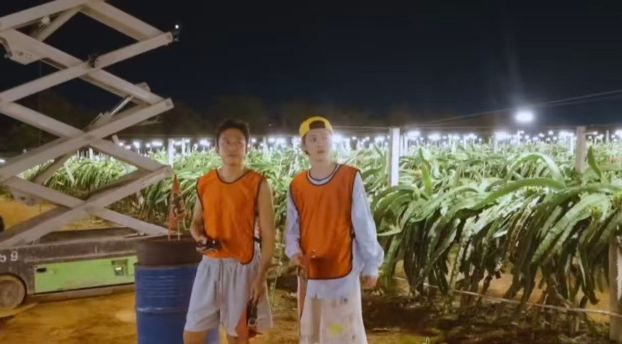 邓超射向鹿晗的回旋镖最后扎到自己哈哈哈哈哈谁能拒绝邓超的搞笑翻车，吐槽鹿晗不成
