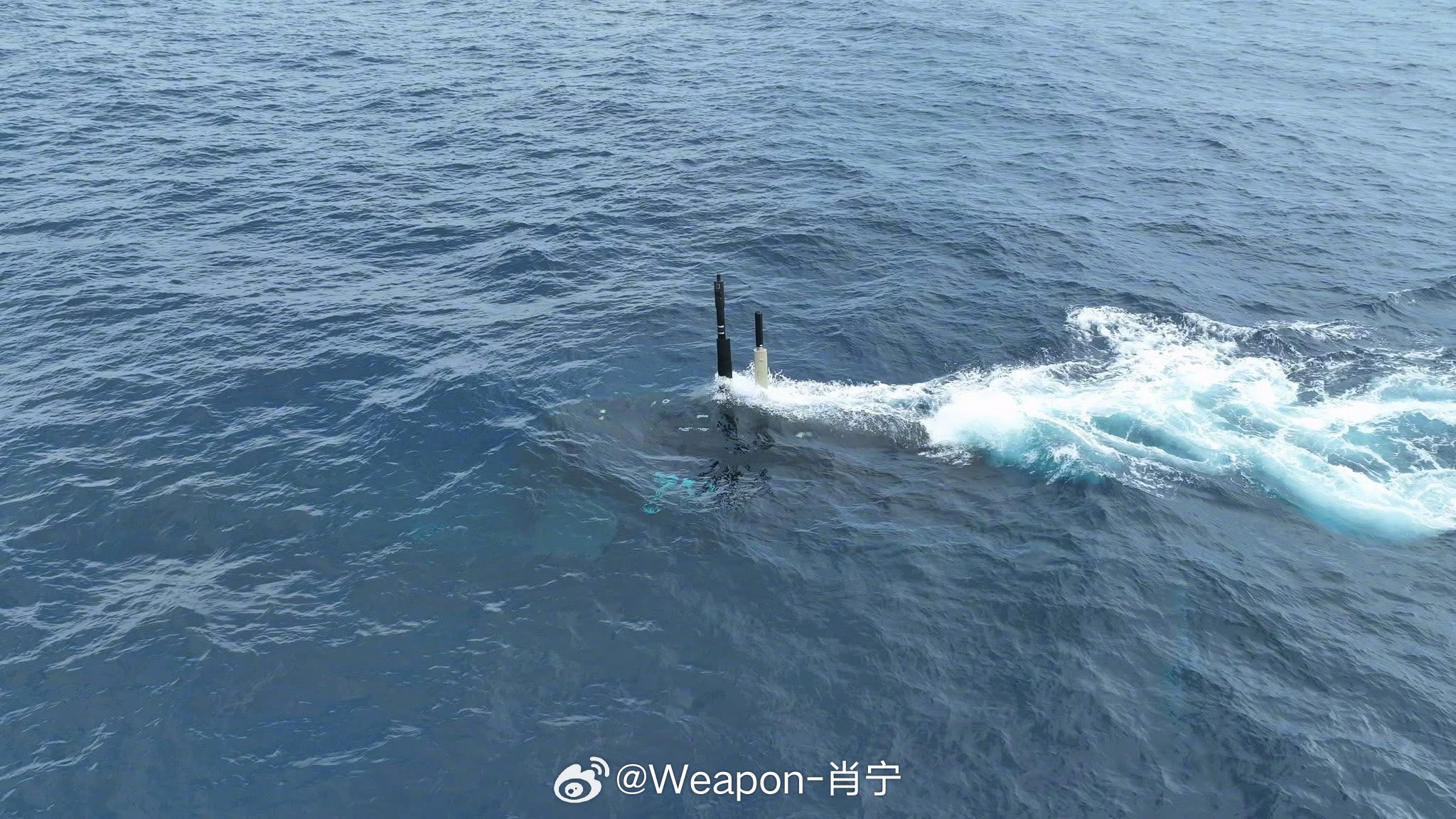 烽火问鼎计划台伪海军海鲲号潜艇进行军舰浅水潜航测试