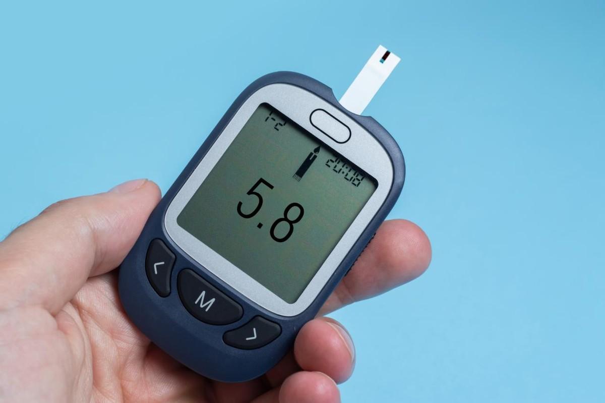 很多老年人为什么分床睡？专家很直白：分床睡有3个坏处老年人到了年纪，分床睡在