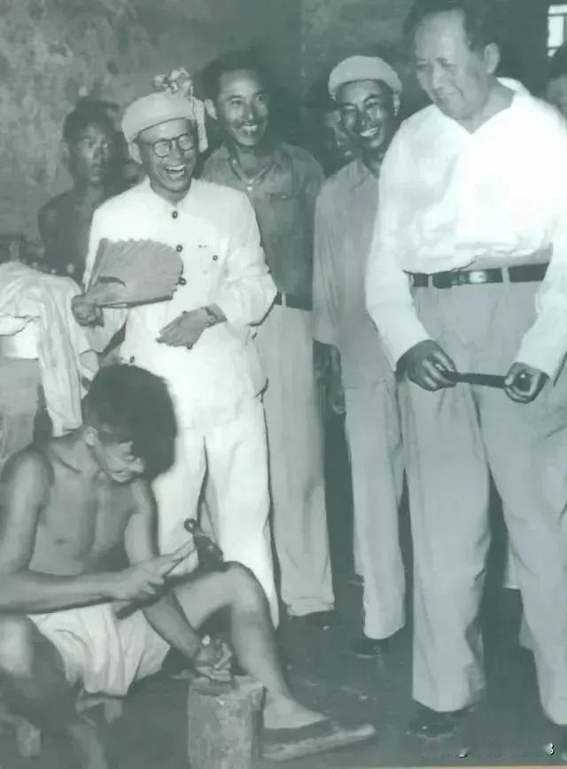 毛主席：“看它的过去，就可以知道它的现在；看它的过去和现在，就可以知道它的将来。