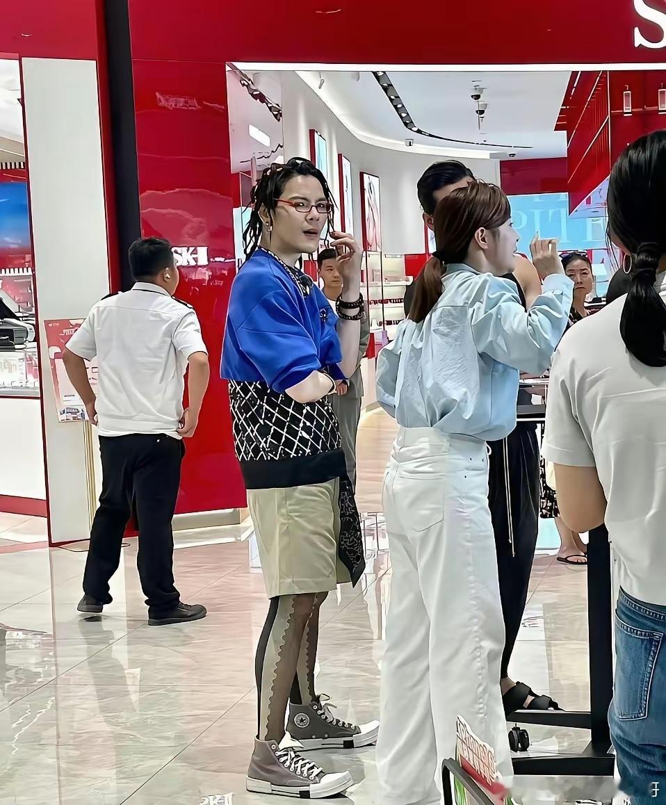 郭碧婷跟孙俪就是同一类女人，能忍……向佐这是啥造型啊