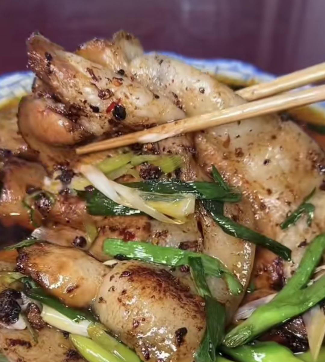 四川最贵的回锅肉35元一片！虽然比一般回锅肉大很多，但一片也就三两左右，三片起炒