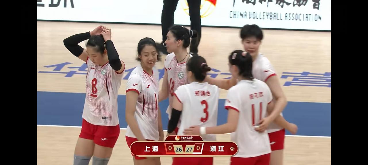 没想到浙江女排28-26拿下上海女排！第一局比赛浙江女排气势如虹，能够和上海女排