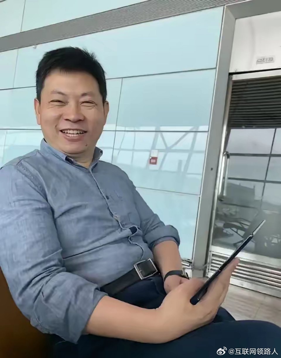 余承东谈华为手机命名时提到，当初想的高端名字都被注册了，没办法，就先拿P系列、M