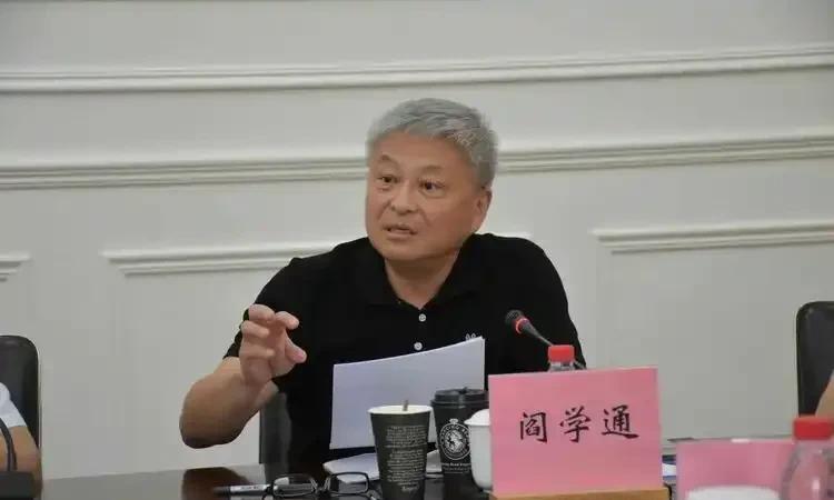 清华大学教授阎学通的屁股问题清华大学教授，国际问题关系专家，阎学通对中美关系有